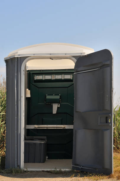 Porta potty delivery and setup in Oakdale, LA